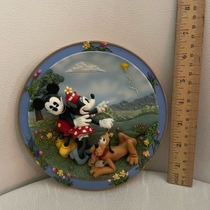 A1157 - Disney sculptural collectible plate “friends for all seasons” collection